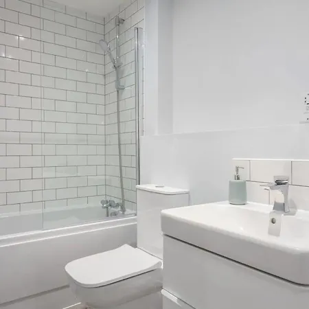 Stunning 2 Bed Flat Apartment