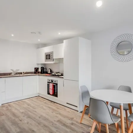 Stunning 2 Bed Flat Apartment